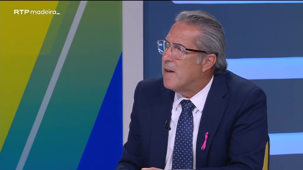 Miguel Castro no estúdio do programa Parlamento da RTP Madeira